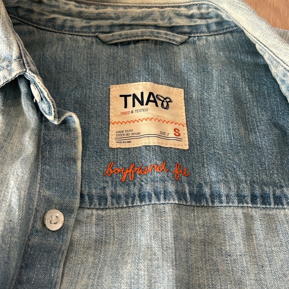 TNA boyfriend fit jean button down shirt. Size small. 100% cotton - Picture 2 of 5